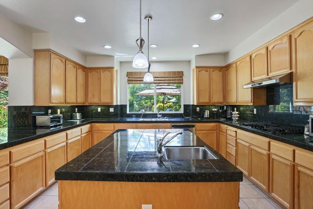 2127 Lighthouse Cir, Tracy, CA 95304