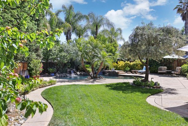 2127 Lighthouse Cir, Tracy, CA 95304
