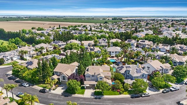 2127 Lighthouse Cir, Tracy, CA 95304