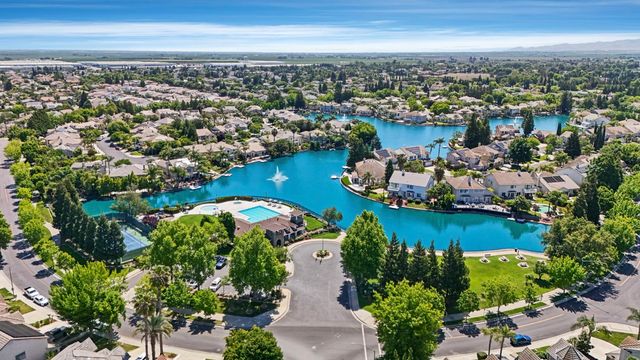 2127 Lighthouse Cir, Tracy, CA 95304