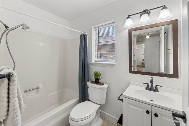 2528 Live Oak St, Ingleside, TX 78362