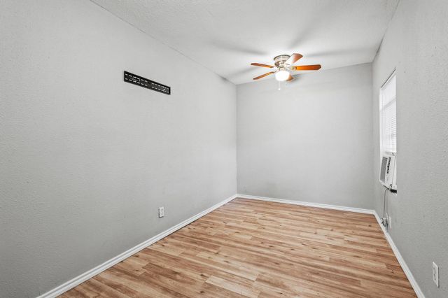 701 W Hull Street 101-2, Denison, TX 75020