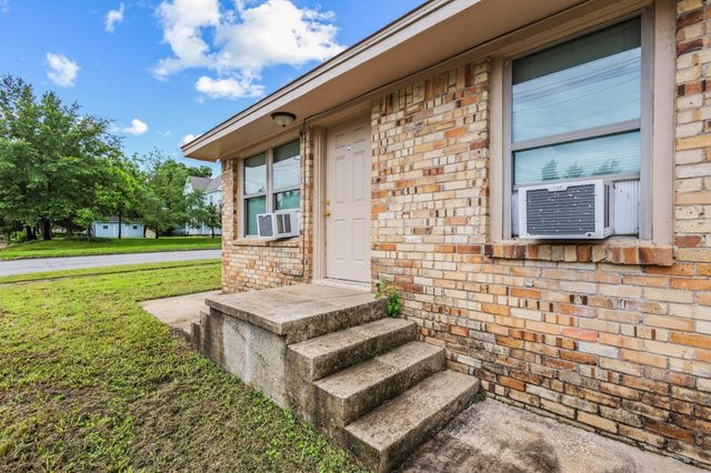 701 W Hull Street 101-2, Denison, TX 75020