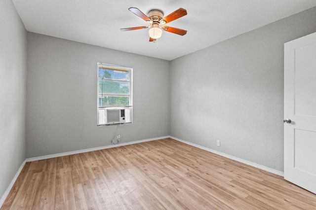 701 W Hull Street 101-2, Denison, TX 75020