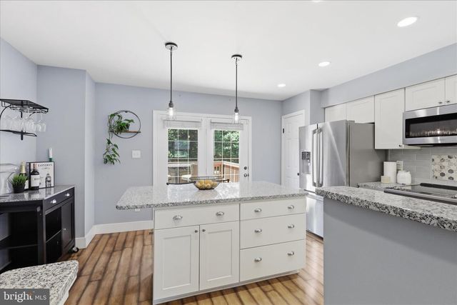 6526 SKYLEMAR TRL, Centreville, VA 20121