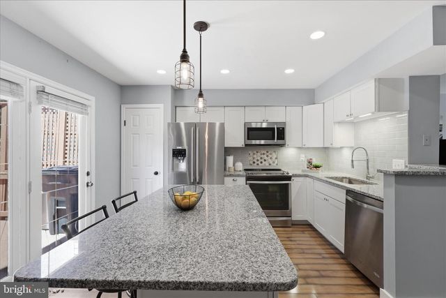 6526 SKYLEMAR TRL, Centreville, VA 20121