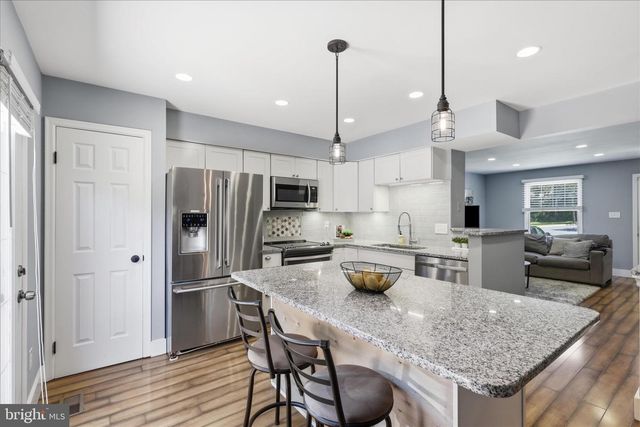 6526 SKYLEMAR TRL, Centreville, VA 20121