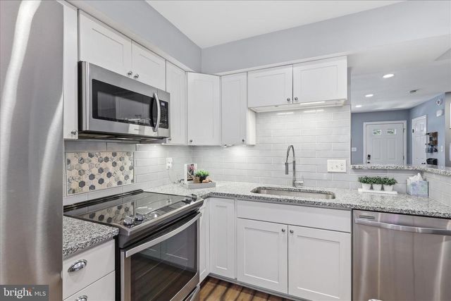 6526 SKYLEMAR TRL, Centreville, VA 20121