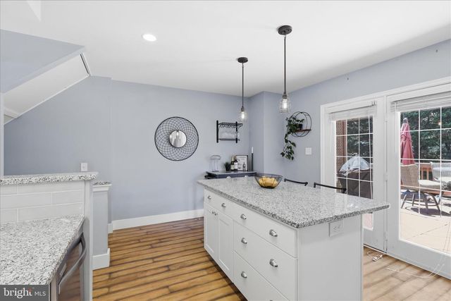6526 SKYLEMAR TRL, Centreville, VA 20121