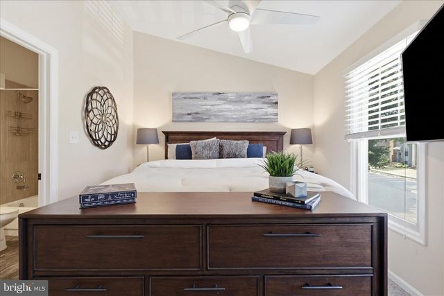 6526 SKYLEMAR TRL, Centreville, VA 20121