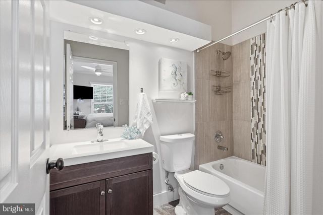 6526 SKYLEMAR TRL, Centreville, VA 20121