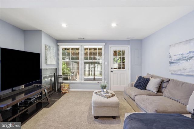 6526 SKYLEMAR TRL, Centreville, VA 20121