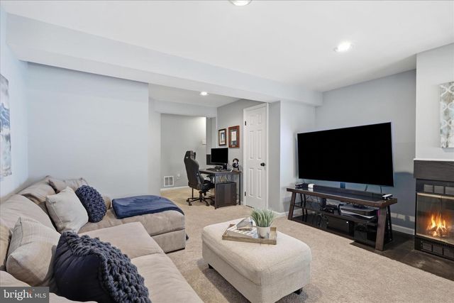6526 SKYLEMAR TRL, Centreville, VA 20121