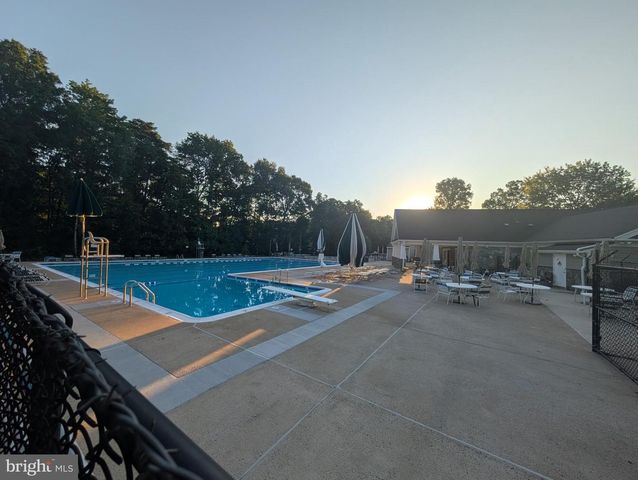 6526 SKYLEMAR TRL, Centreville, VA 20121