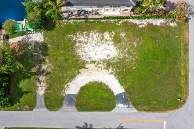 1585 Pelican AVE, Naples, FL 34102