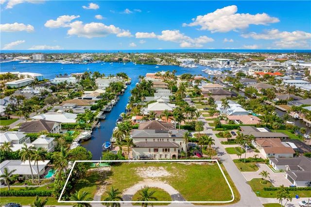 1585 Pelican AVE, Naples, FL 34102