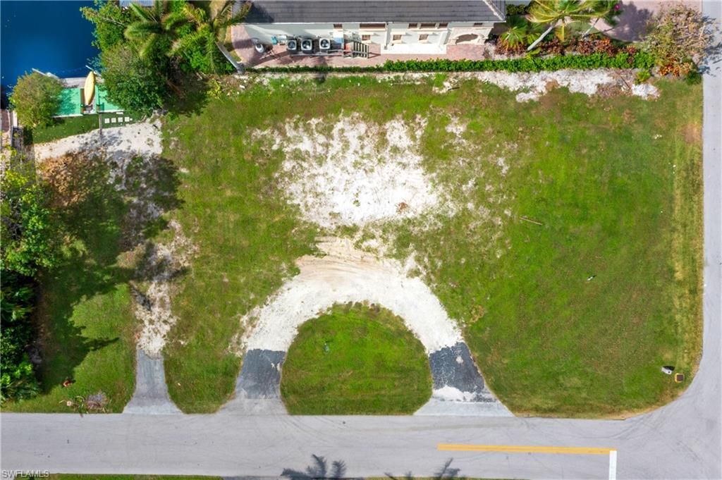 1585 Pelican AVE, NAPLES, FL 34102 — photo 4