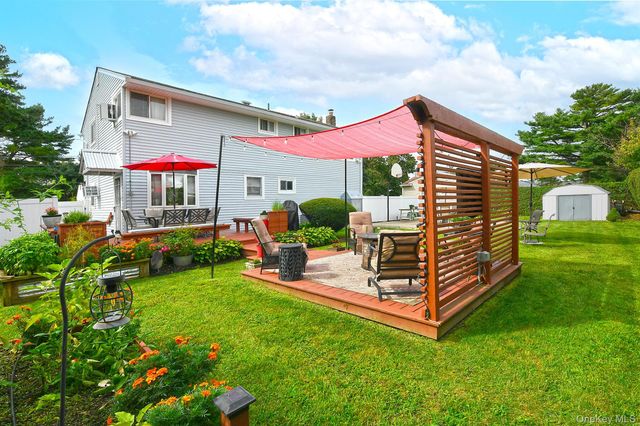 35 Jensen Road, Bay Shore, NY 11706