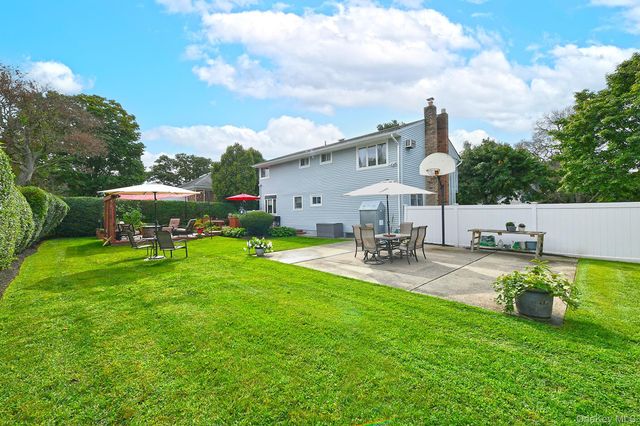 35 Jensen Road, Bay Shore, NY 11706