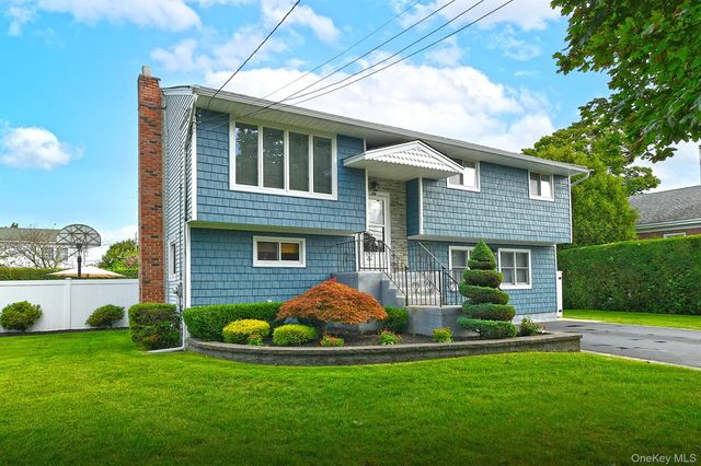 35 Jensen Road, Bay Shore, NY 11706