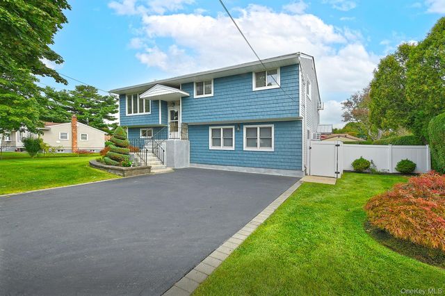 35 Jensen Road, Bay Shore, NY 11706