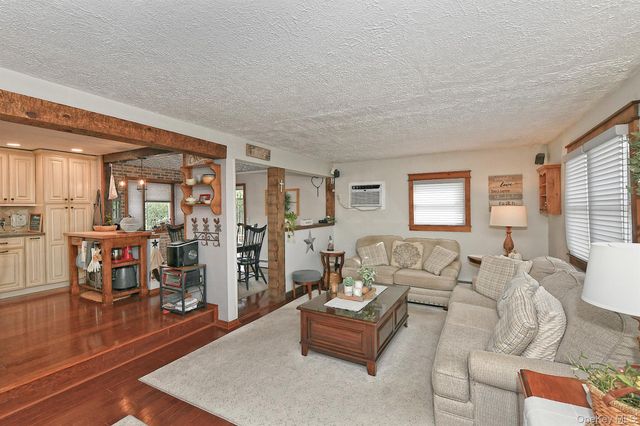 35 Jensen Road, Bay Shore, NY 11706