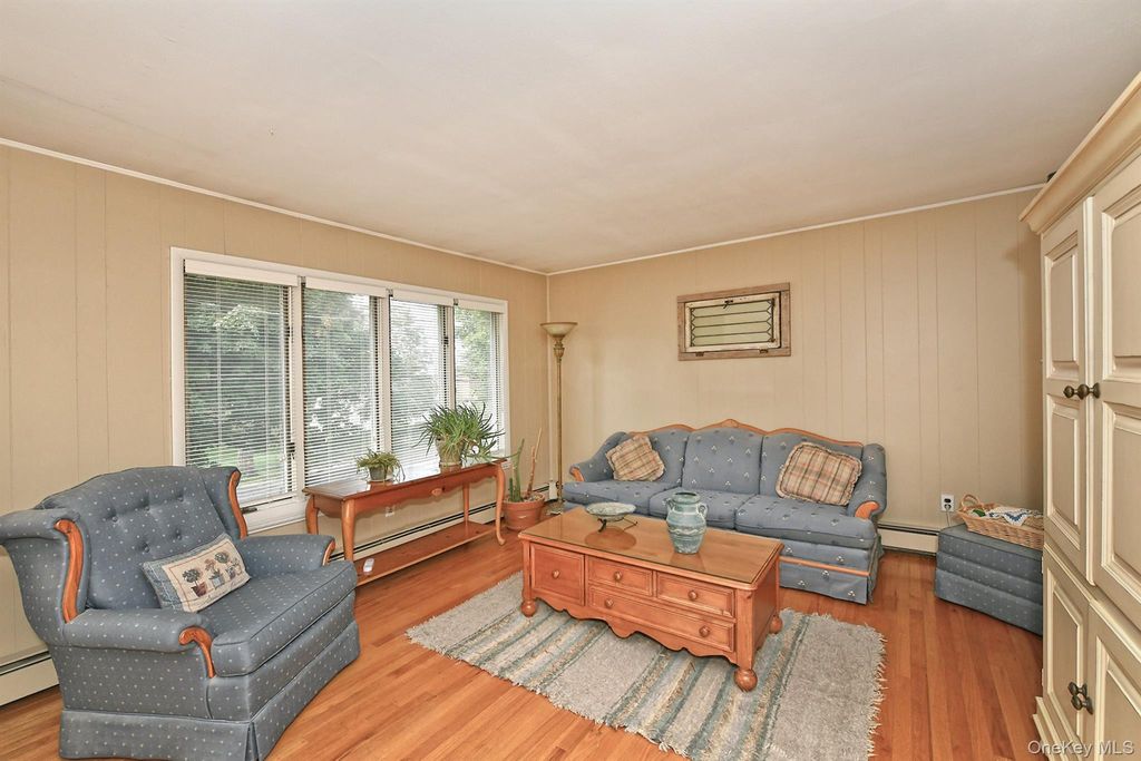 35 Jensen Road, Bay Shore, NY 11706 — photo 4