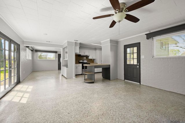 10212 Gurney Rd, Central, LA 70714