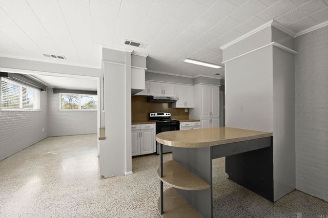 10212 Gurney Rd, Central, LA 70714