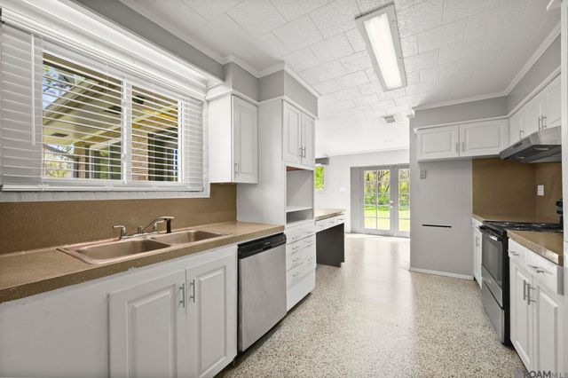 10212 Gurney Rd, Central, LA 70714