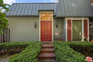 9044 Elevado Street, West Hollywood, CA 90069