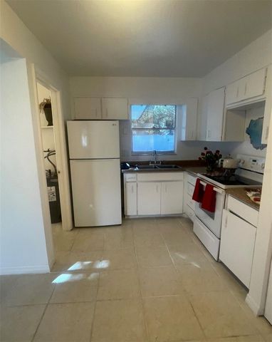 3004 OAKLAWN AVENUE B, Largo, FL 33771