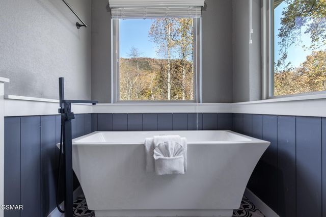 3487 Summit Trails Drive, Sevierville, TN 37862