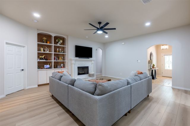 913 Caudle Lane, Savannah, TX 76227