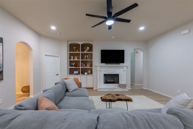 913 Caudle Lane, Savannah, TX 76227