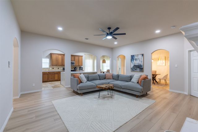 913 Caudle Lane, Savannah, TX 76227
