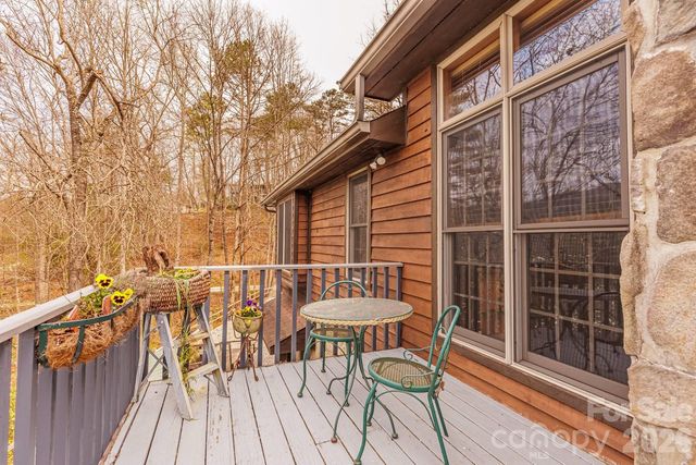 97 Covered Bridge Road, Stecoah, NC 98771