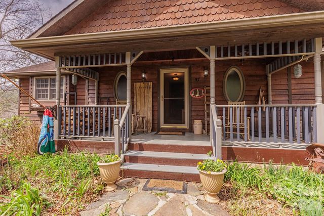 97 Covered Bridge Road, Stecoah, NC 98771