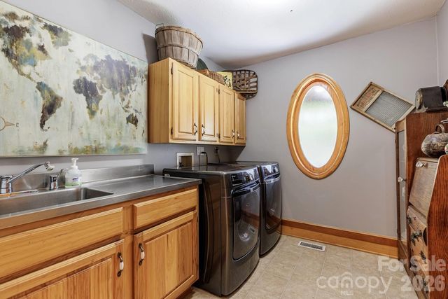 97 Covered Bridge Road, Stecoah, NC 98771
