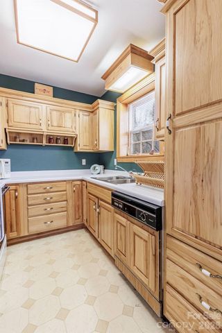 97 Covered Bridge Road, Stecoah, NC 98771