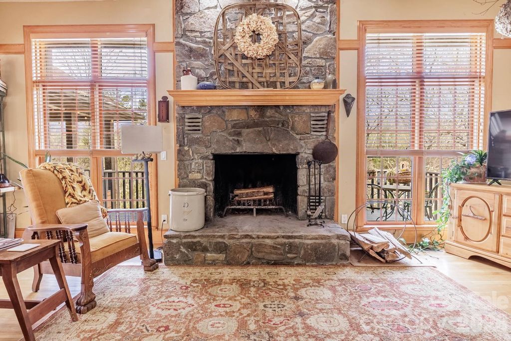 97 Covered Bridge Road, Stecoah, NC 98771