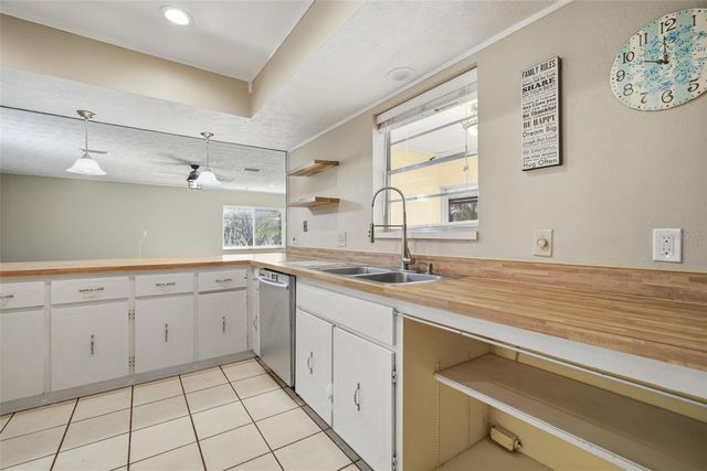 2842 SPRINGDELL CIRCLE, Valrico, FL 33596