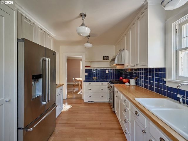 1002 Se 54TH Ave, Portland, OR 97215