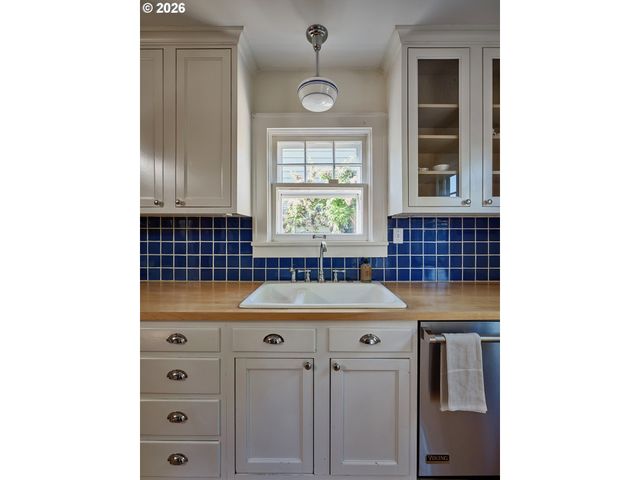 1002 Se 54TH Ave, Portland, OR 97215