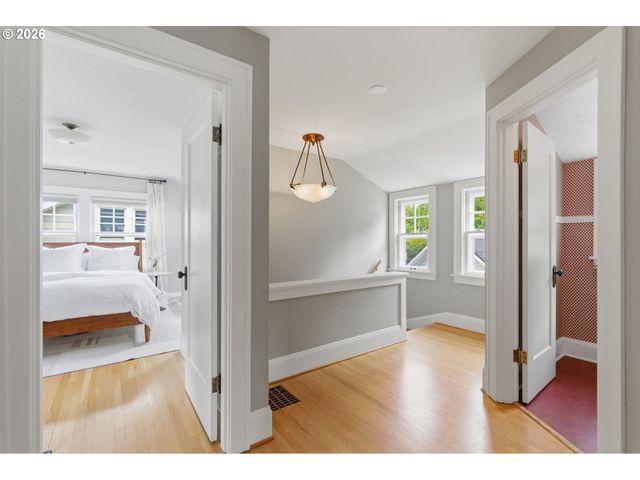 1002 Se 54TH Ave, Portland, OR 97215