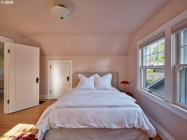 1002 Se 54TH Ave, Portland, OR 97215
