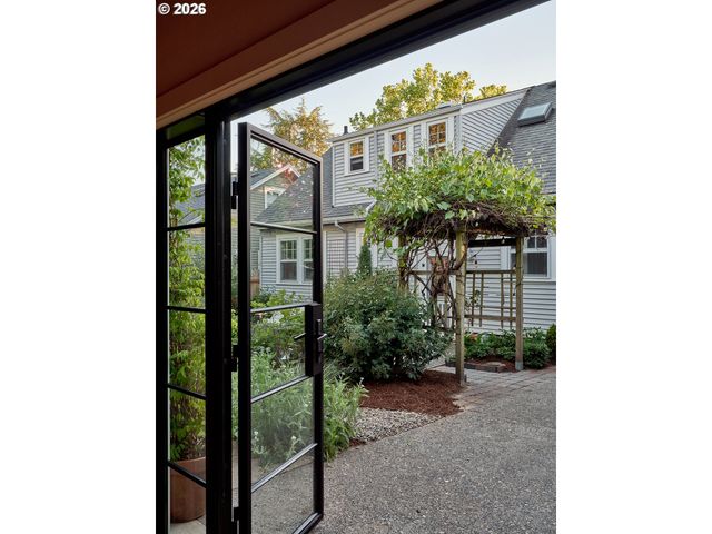 1002 Se 54TH Ave, Portland, OR 97215