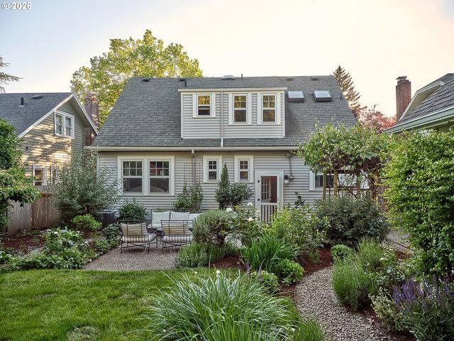 1002 Se 54TH Ave, Portland, OR 97215