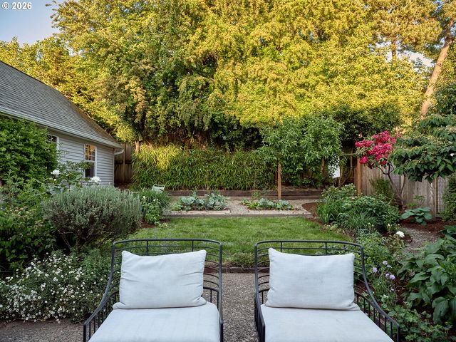 1002 Se 54TH Ave, Portland, OR 97215