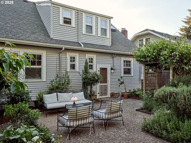 1002 Se 54TH Ave, Portland, OR 97215